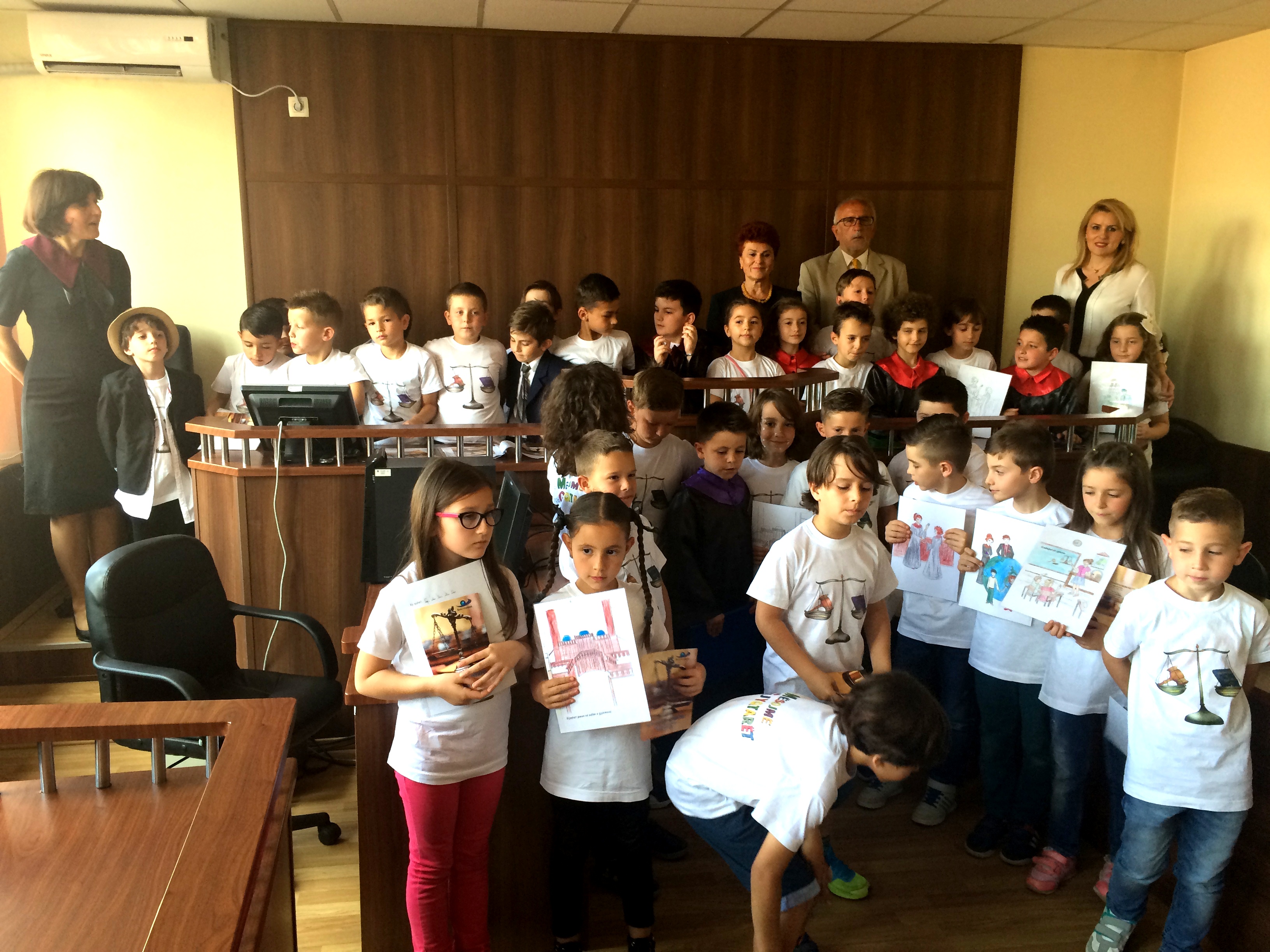 Gjykatën Themelore në Pejë e vizituan një grup nxënësish nga shkolla fillore  “Lidhja e Prizrenit” –Pejë