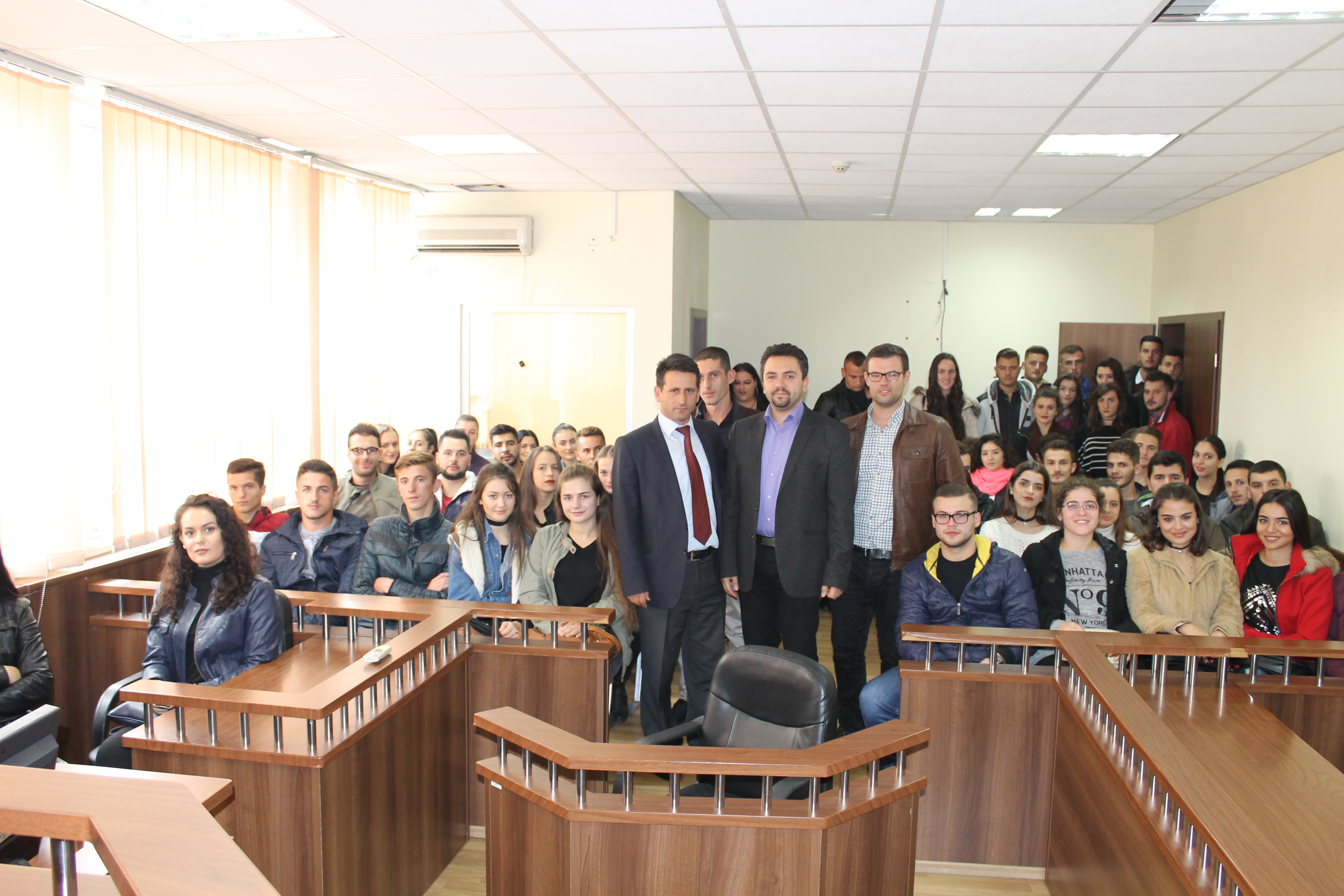Studentët e fakultetit juridik të Univerzitetit të Pejës “Haxhi  Zeka” vizitojne gjykatën